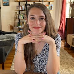 profile picture for Learn French with Elisabeth - HelloFrench