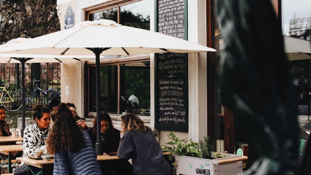 E07 Amitié(s), philo et échanges linguistiques | Intermediate French Podcast