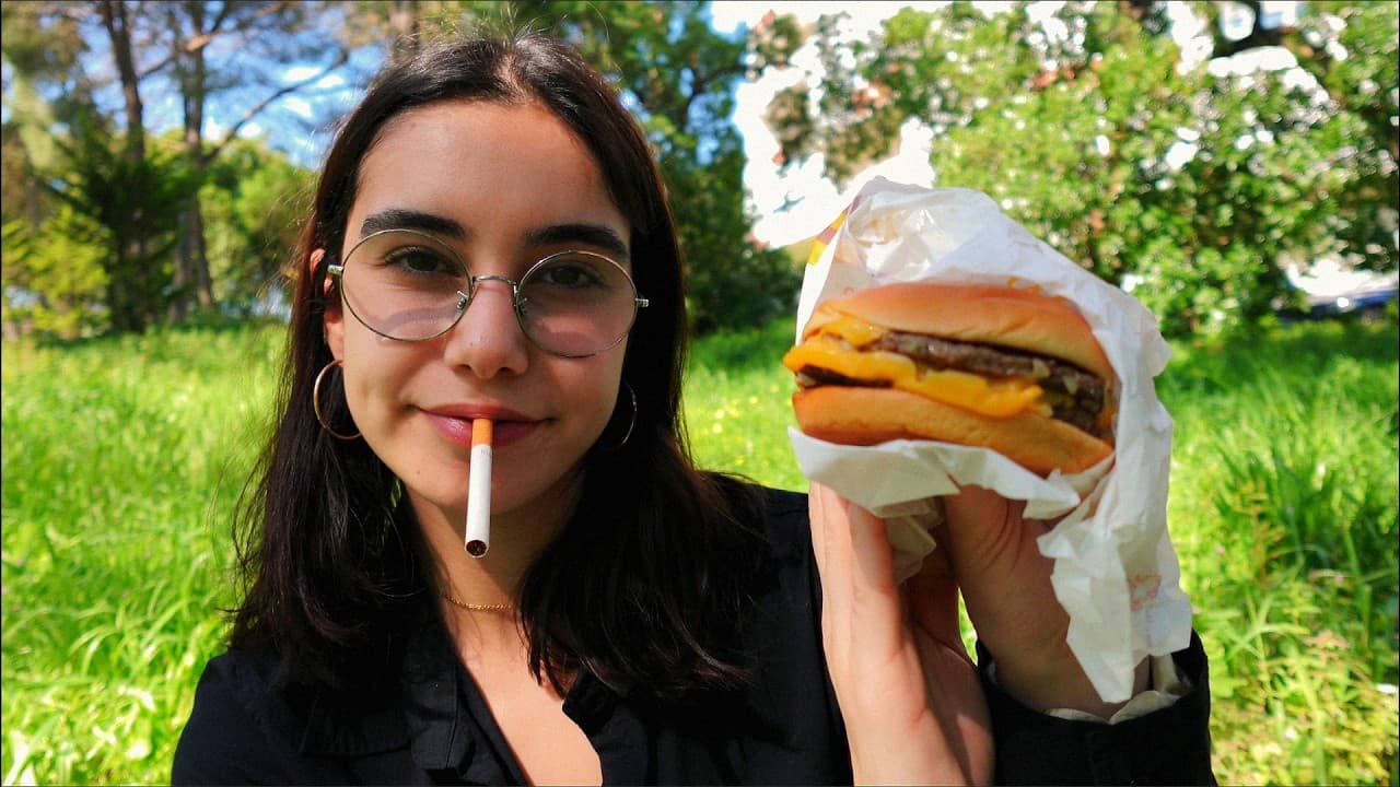 human girl gets lunch, a couple cigarettes & talks about philosophy ⋆